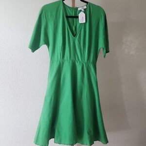 Chic Green V-Neck Mini Dress